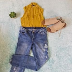 Casual denim Jeans with embroidery accents